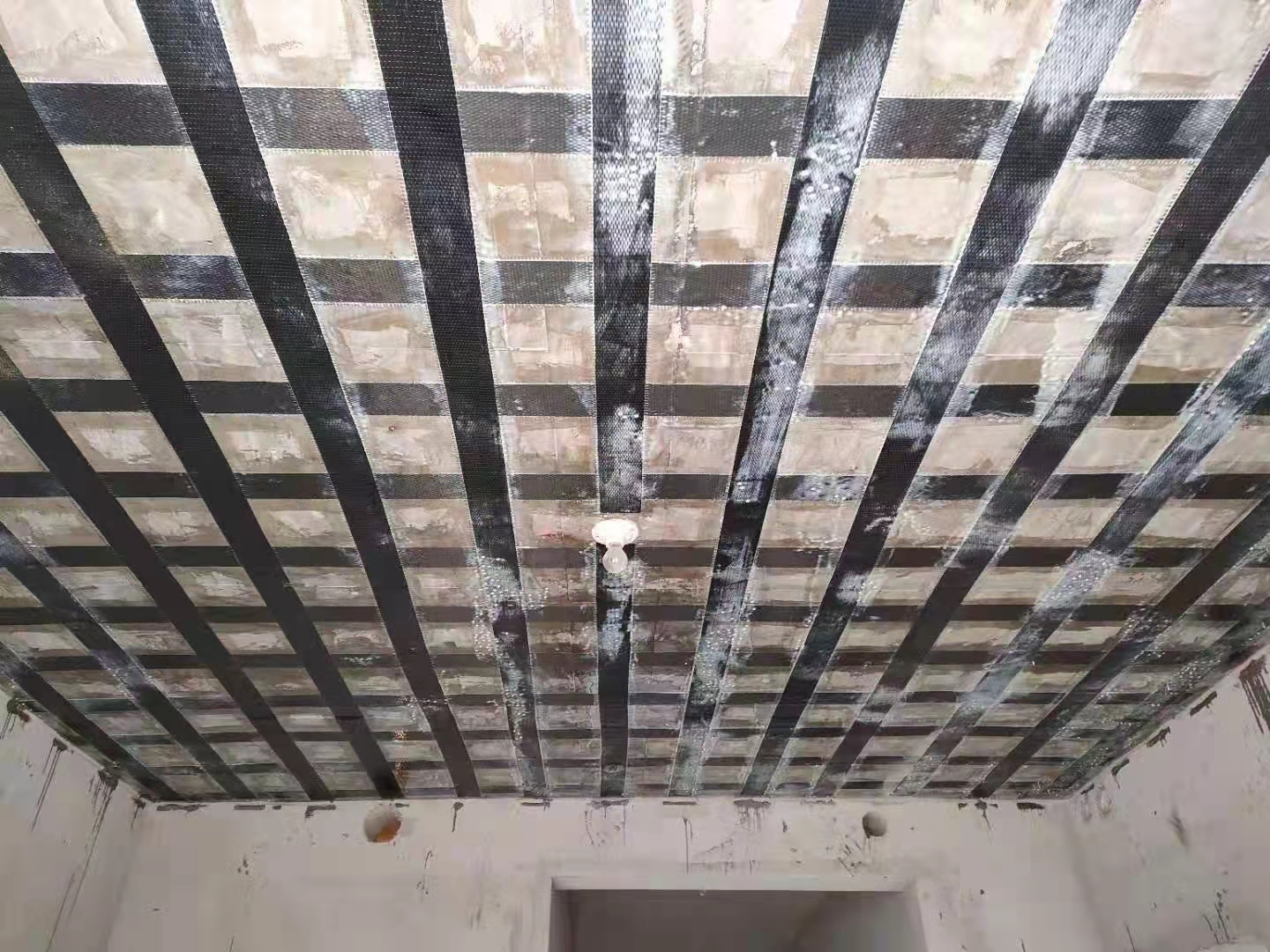 北京碳纤维板在混凝土结构加固中有何作用